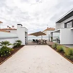 - Pool, Bbq And Boule/petanque 빌라 *