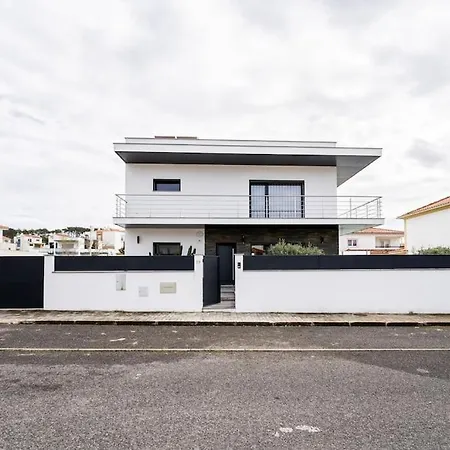 - Pool, Bbq And Boule/petanque