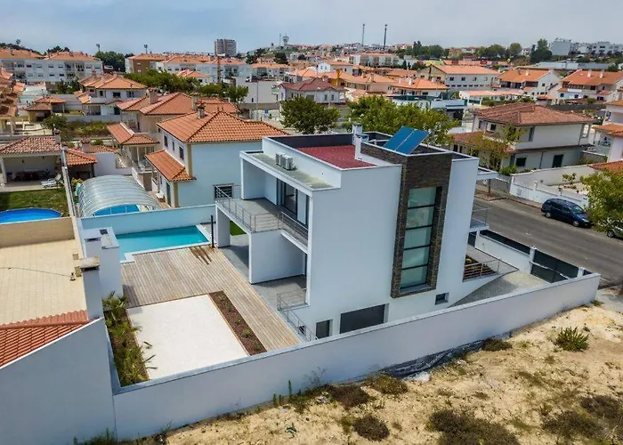 - Pool, Bbq And Boule/petanque Willa *