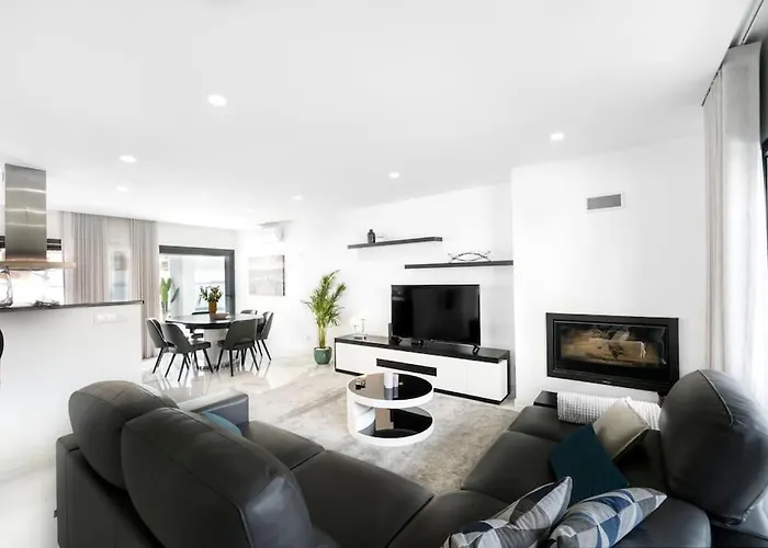 - Pool, Bbq And Boule/petanque Willa Nazaré