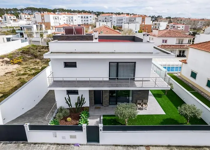 - Pool, Bbq And Boule/petanque Nazaré