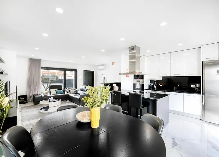 - Pool, Bbq And Boule/petanque * Nazaré