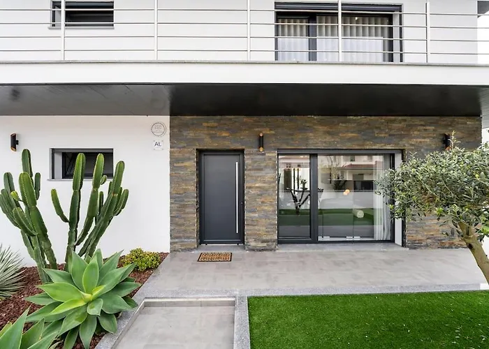 - Pool, Bbq And Boule/petanque Willa Nazaré