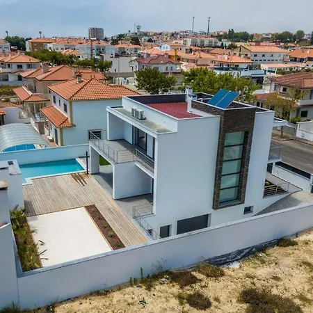 - Pool, Bbq And Boule/petanque Villa *