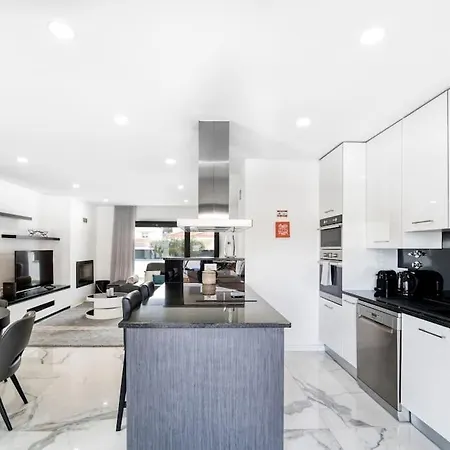 - Pool, Bbq And Boule/petanque