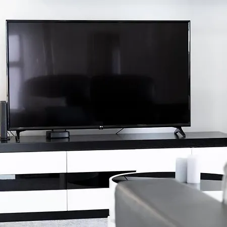 - Pool, Bbq And Boule/petanque * Назаре