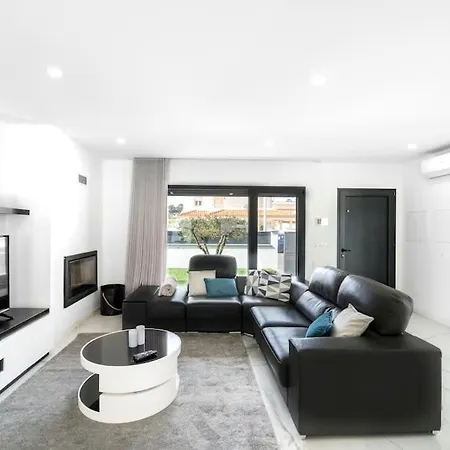 - Pool, Bbq And Boule/petanque Вилла Назаре