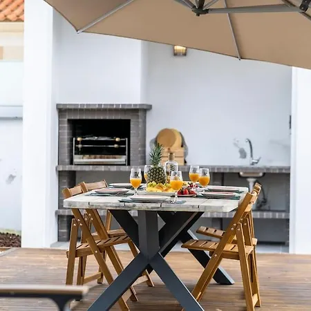 - Pool, Bbq And Boule/petanque Villa