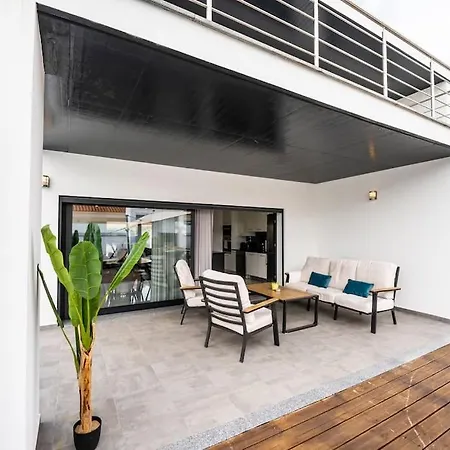 - Pool, Bbq And Boule/petanque Villa Nazaré