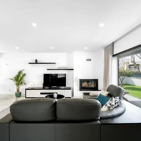 - Pool, Bbq And Boule/petanque Вилла