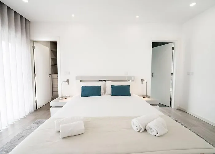 - Pool, Bbq And Boule/petanque Villa