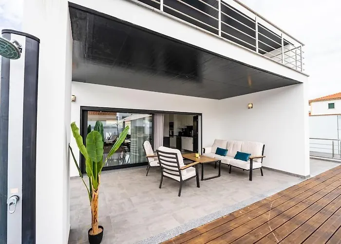 - Pool, Bbq And Boule/petanque Villa Nazaré