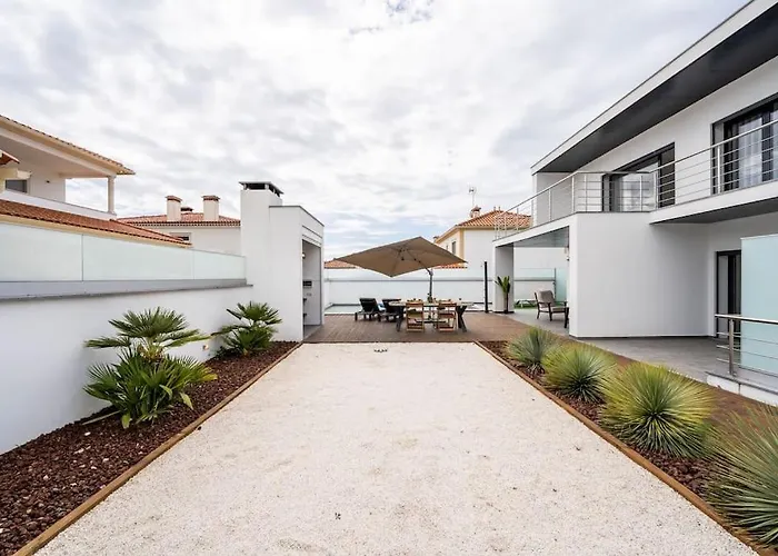 - Pool, Bbq And Boule/petanque Villa *