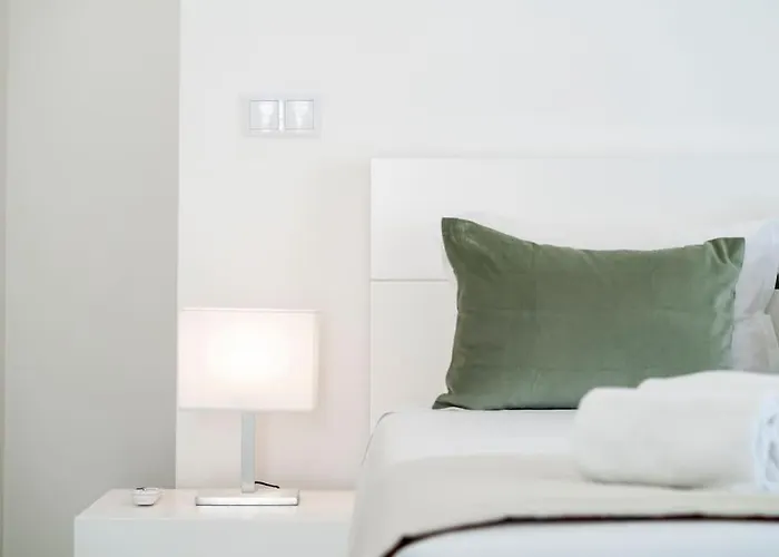 - Pool, Bbq And Boule/petanque Villa Nazaré